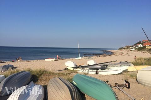 Den vackra stranden i närheten av lyxhus 276 vid Nordsjälland.