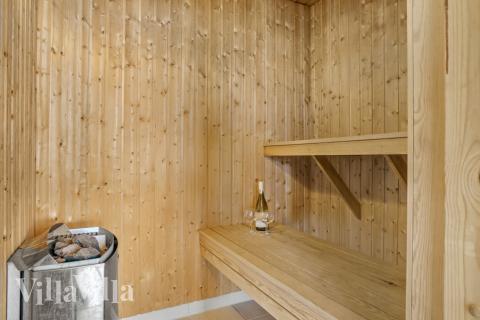 Njut av bastuvärmen i lyxstuga nr 276 för 18 personer