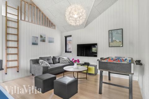 Aktivitetsrum i lyxstuga nr 276 med 7 sovrum och plats för 18 personer.