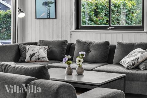 När ni besöker lyxhus nr 276 kan ni mysa tillsammans i sofforna.