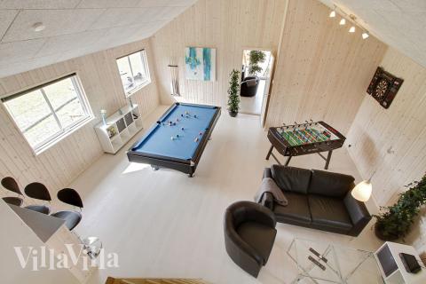 I aktivitetsrummet kan man utmana varandra i en omgång biljard, bordtennis eller dart