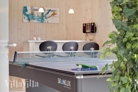 Från baren serveras kalla förfriskningar