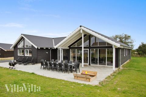 Terrassen är perfekt för en avkopplande sommar med familj och vänner