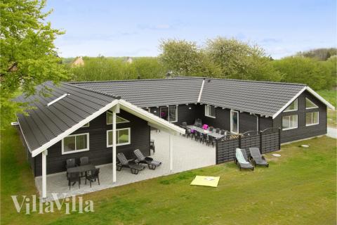 Den praktfulla poolstugan nr 284 med plats för 20 personer ligger i Fyn och öar