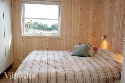 Sovrummen är ljusa och smakfullt inredda