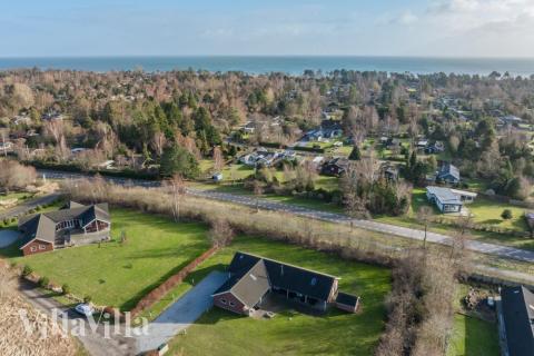 I Lolland/Falster/Møn hittar ni denna underbara lyxstuga nr 222 för 18 personer