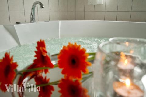 Lyxstuga nr 177 erbjuder bland annat ett härligt spabad