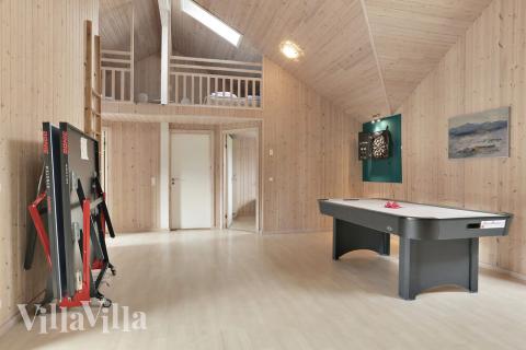 Tävla i sommarhusets aktivitetsrum när ni besöker lyxhus nr 177 i Lolland/Falster/Møn.