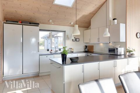 Köket i lyxstuga nr 272 är utrustat så att ni kan laga mat till 18 personer.