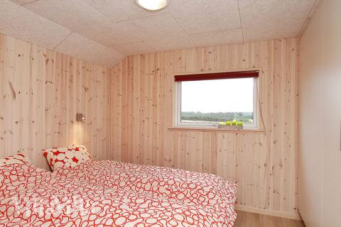 Sovrummen är ljusa och inbjudande med boxmadrasser och inbyggda garderober