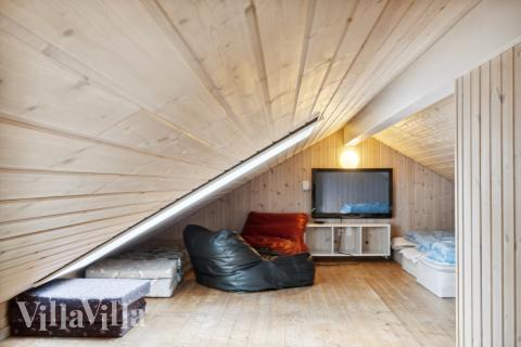 Några av de 19 sovplatserna finns på loftet i lyxstuga nr 282