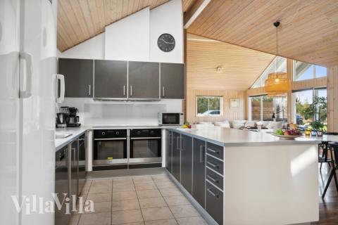 Köket i lyxstuga nr 282 är generöst inrett.