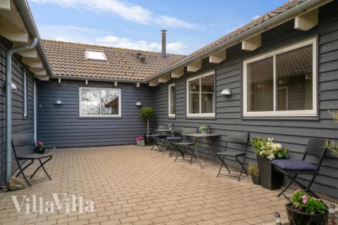 Stor terrass i lyxstuga nr 285 i Lolland/Falster/Møn.