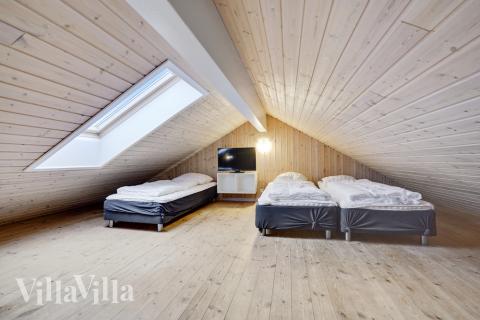 Några av de 24 sovplatserna finns på loftet i lyxstuga nr 206