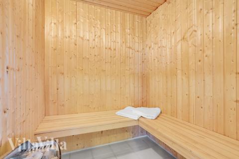 Njut av bastuvärmen i lyxstuga nr 206 för 24 personer