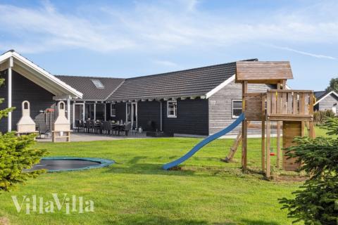 Förutom de många timmar som du kan tillbringa i stugans poolavdelning erbjuder lyxstuga 206 även många utomhusaktiviteter