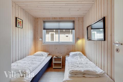 Ett av de 7 utmärkta sovrummen i lyxstuga nr 273 i Vestjylland.
