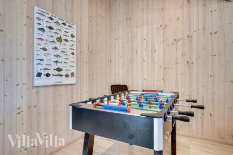 Lyxstuga 273 för 18 personer har ett stort aktivitetsrum med bl.a. biljard och dart