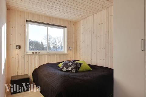 Alla sovrum är ljusa och inrättade med garderober och boxmadrasser