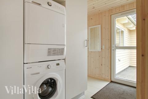 Den rymliga entrén i lyxstuga nr 306 i Lolland/Falster/Møn