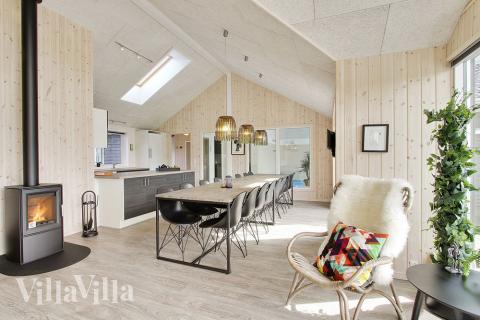 Allrummet är ljust och rymligt, och blir gärna husets naturliga samlingspunkt