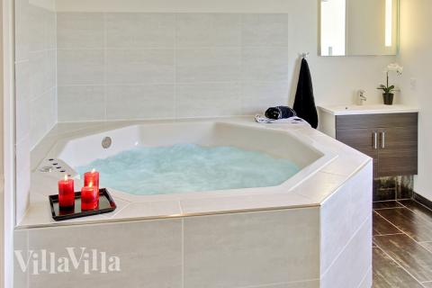 Spat har plats för 4-6 personer och är upplagt för avslappning efter en spännande semesterdag