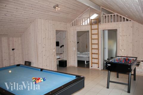 I husets aktivitetsrum kan det kämpas i både biljard, bordtennis och dart