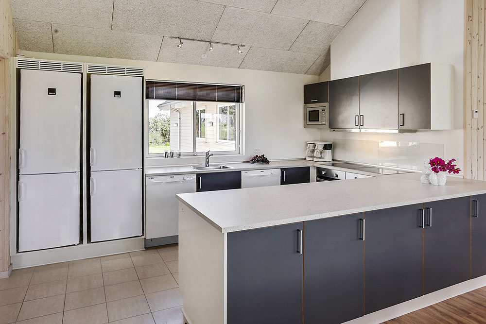 Huset Köket är enkel och elegant interiör med sina två ugnar och diskmaskiner lämpliga huset själv utomordentligt väl till en stor grupp av gäster.