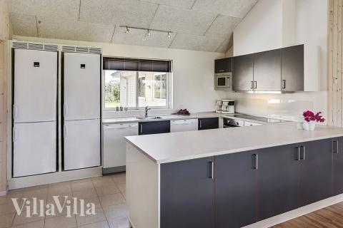 Huset Köket är enkel och elegant interiör med sina två ugnar och diskmaskiner lämpliga huset själv utomordentligt väl till en stor grupp av gäster.