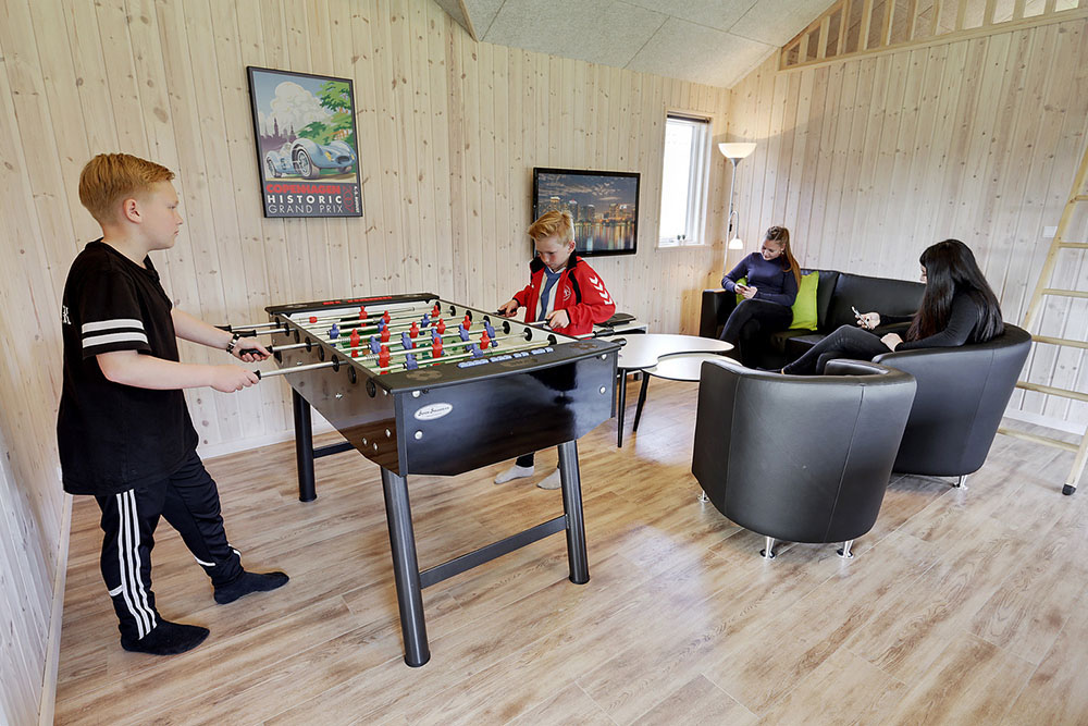 Aktivitetsrum i lyxstuga nr 315 med 7 sovrum och plats för 18 personer.