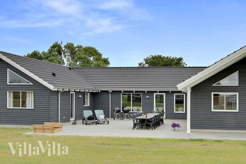 Terrassen är perfekt för att njuta den danska sommar