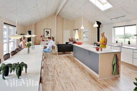 I vardagsrummet, samlades alla gäster att njuta av semester