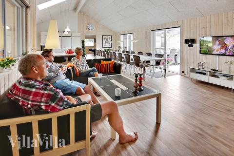 Lyxstugoret är inrett med moderna möbler som gör din semester bekväm