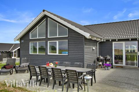 Njut av en grillkväll på terrassen i lyxstuga nr 319 i Fyn och öar