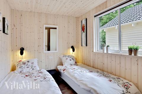 Ett av de 6 utmärkta sovrummen i lyxstuga nr 321 i Nordsjälland.