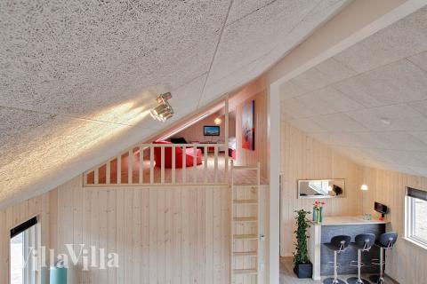 Några av de 18 sovplatserna finns på loftet i lyxstuga nr 322