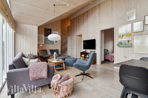 När ni besöker lyxhus nr 323 kan ni mysa tillsammans i sofforna.