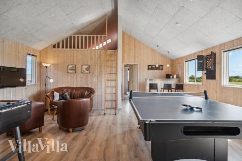 Lyxstuga 324 för 18 personer har ett stort aktivitetsrum med bl.a. biljard och dart