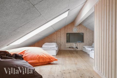 Några av de 18 sovplatserna finns på loftet i lyxstuga nr 324