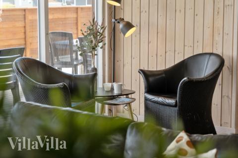 Soffhörnan i lyxstuga 324 i Fyn och öar.