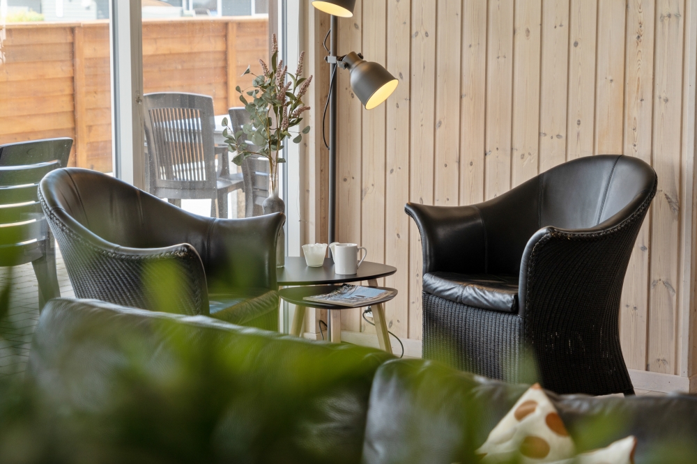 Soffhörnan i lyxstuga 324 i Fyn och öar.