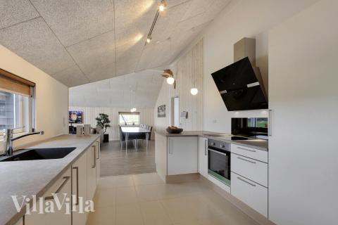 Köket i lyxstuga nr 327 är utrustat så att ni kan laga mat till 14 personer.