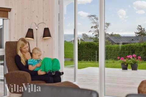 Soffhörnan i lyxstuga 327 i Fyn och öar.