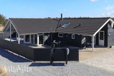 Den behagliga spastugan nr 326 med plats för 12 personer ligger i Nordjylland