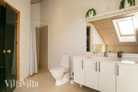 Ett av badrummen i lyxstuga nr 326