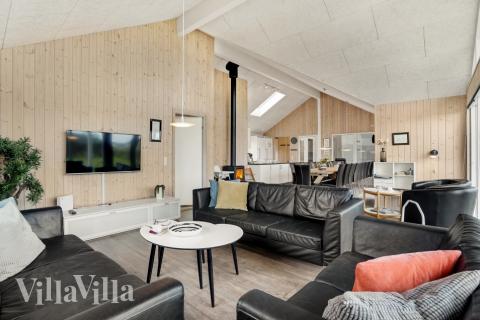 Soffhörnan i lyxstuga 328 i Vestjylland.