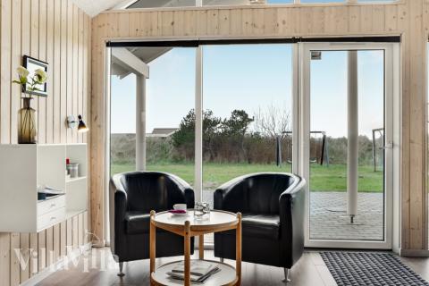 Tävla i sommarhusets aktivitetsrum när ni besöker lyxhus nr 328 i Vestjylland.