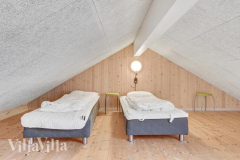 Några av de 18 sovplatserna finns på loftet i lyxstuga nr 328