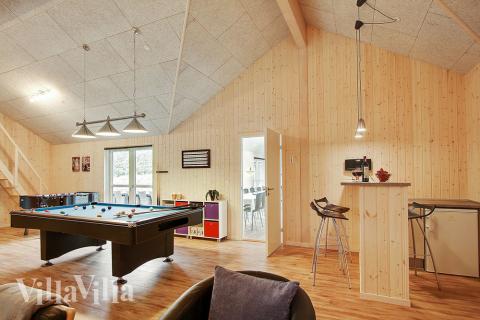 Aktivitetsrum i lyxstuga nr 330 med 9 sovrum och plats för 24 personer.