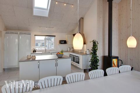 Ni kan sitta 16 personer tillsammans i vardagsrummet när ni besöker lyxhus nr 334 i Østjylland.